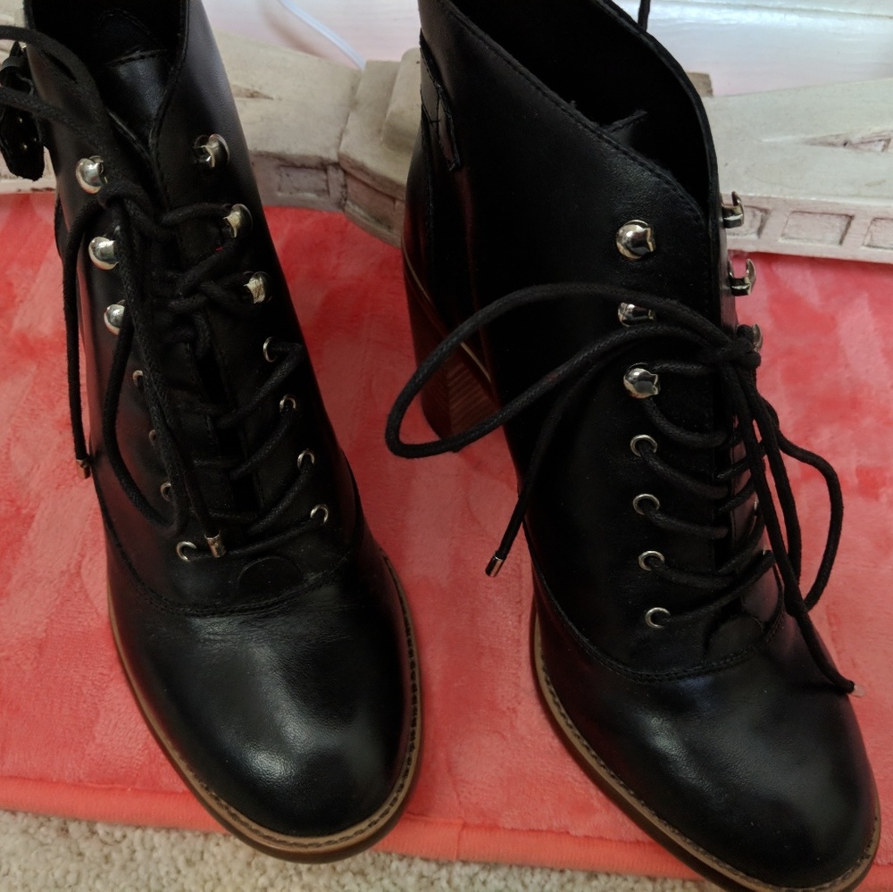 🌸🌺🌸🌺Gianni Bini lace up boots🌸🌺🌸🌺 - Picture 3 of 5